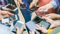 Sociale medier - mobiltelefoner i cirkel - blogere