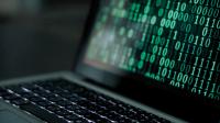 Computer der viser data og kodning - cybersikkerhed